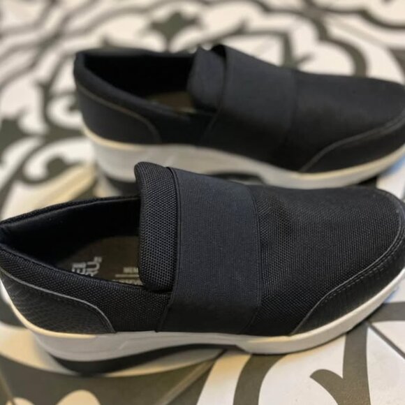 Trendy Black sneakers slip-ons - Picture 1 of 1